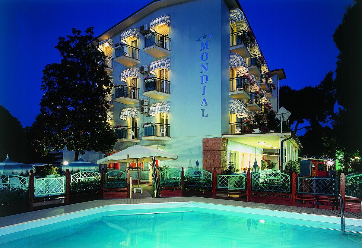 Mondial Hotel Червия Екстериор снимка