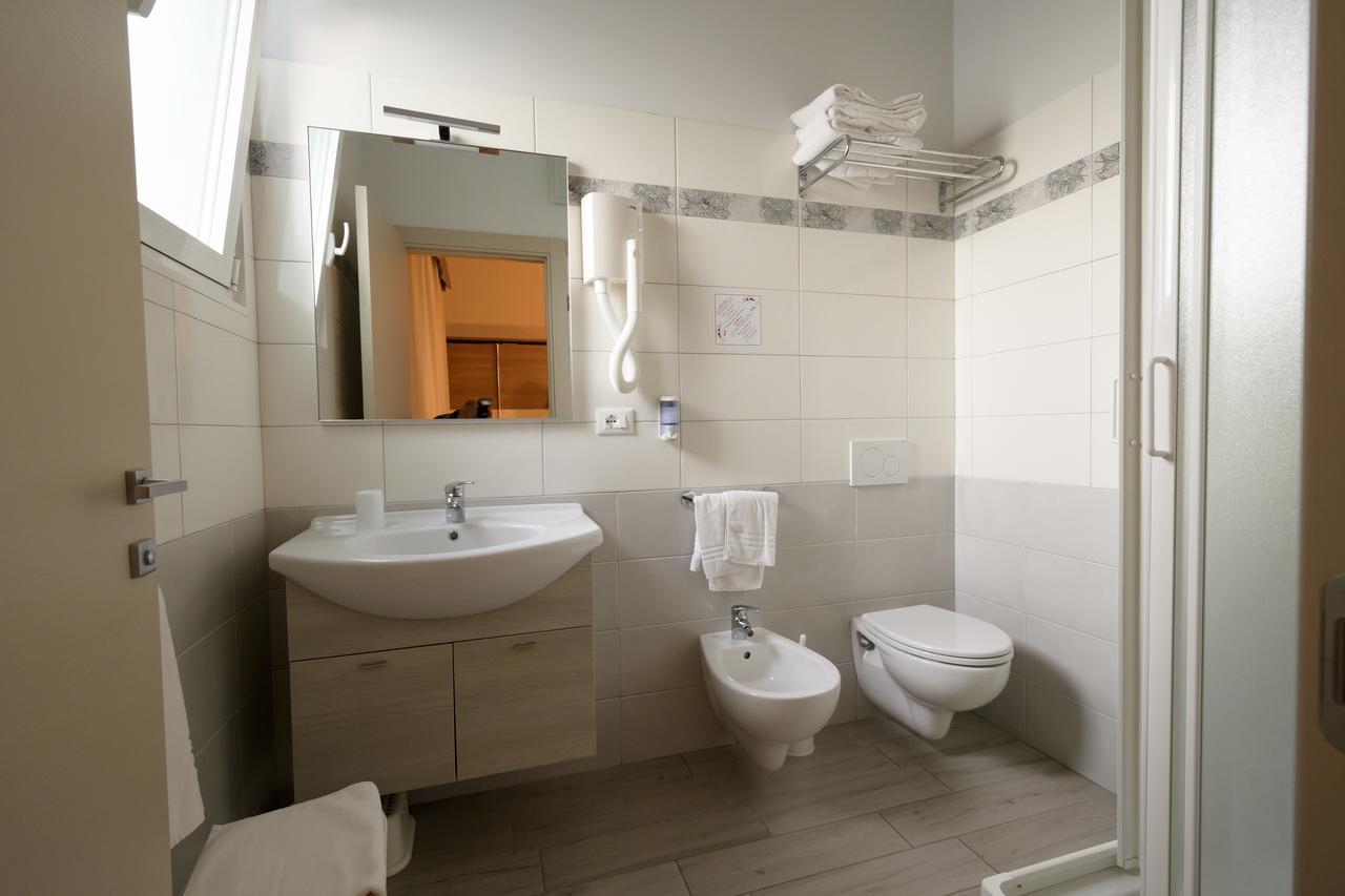Mondial Hotel Червия Екстериор снимка
