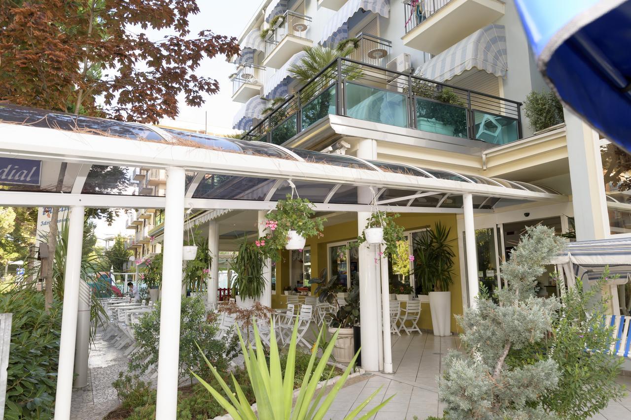Mondial Hotel Червия Екстериор снимка