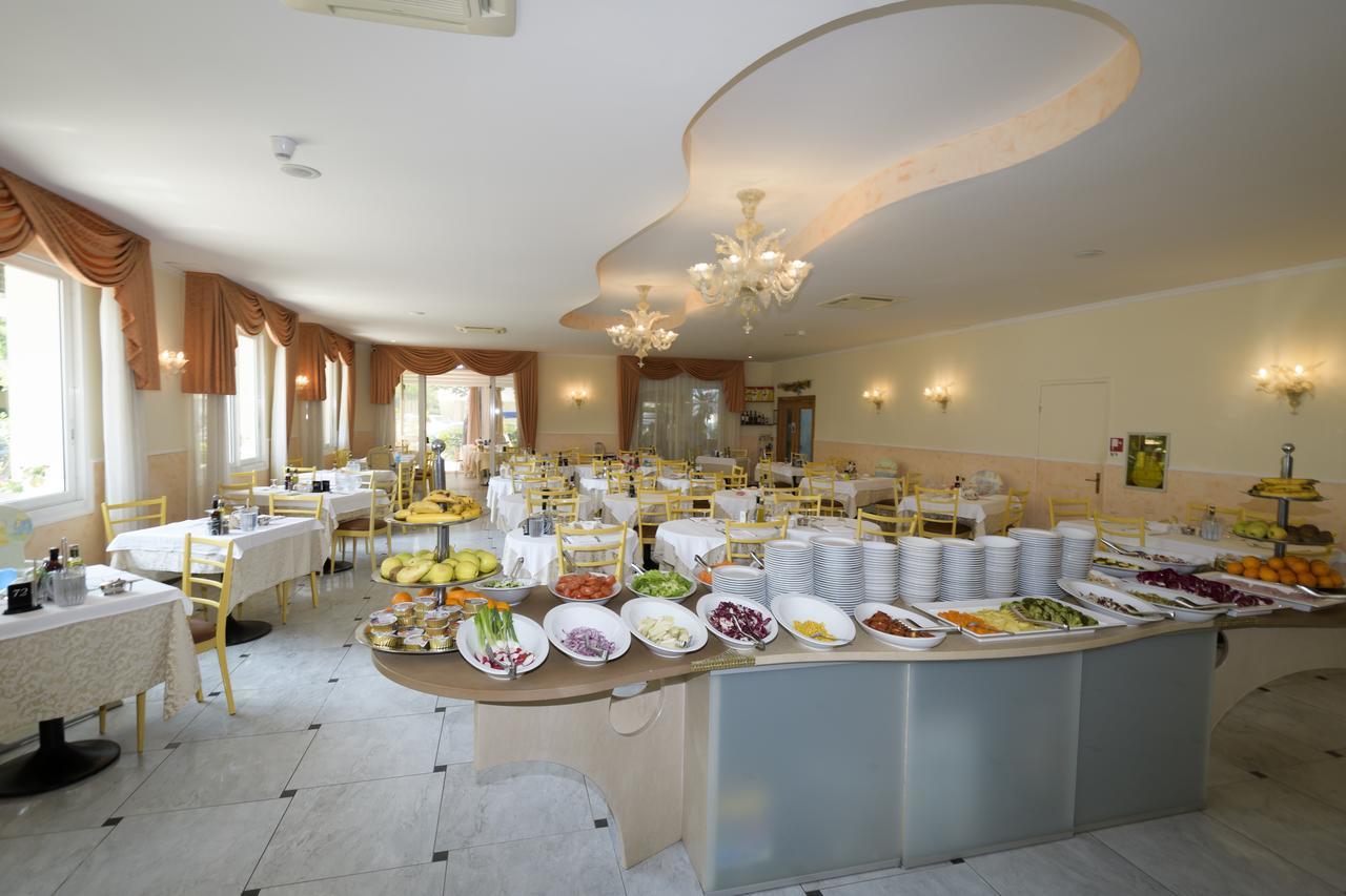 Mondial Hotel Червия Екстериор снимка